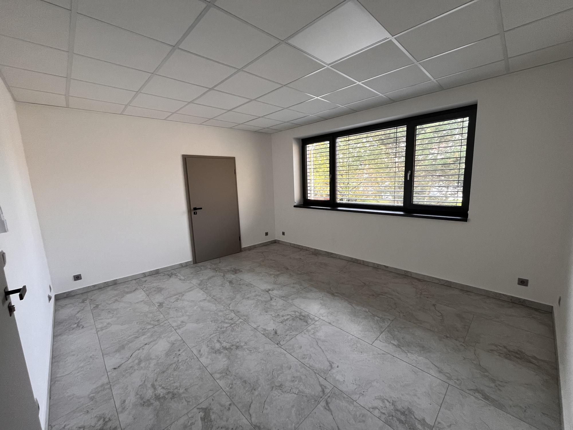 Pronájem kancelářských prostor 18 m² — fotografie 1
